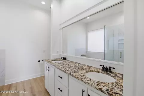 Bath - 115 Camden Ct, Madison, MS 39110 photo 1 of 8