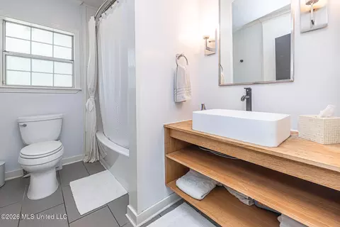 Bath - 4211 Berlin Dr, Jackson, MS 39211 photo 1 of 2