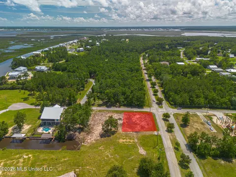 2429 Airport Lot Apt 2 Dr, Diamondhead, MS 39525