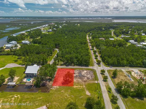 Iki Place, Diamondhead, MS 39525