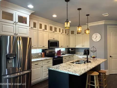 Kitchen - 7444 Turnberry Dr, Diamondhead, MS 39525 photo 2 of 3