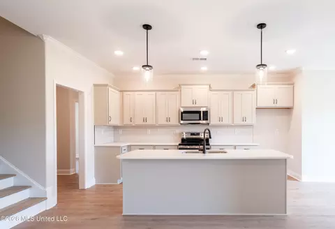 Kitchen - 7627 John Elliott Ln, Hernando, MS 38632 photo 2 of 2
