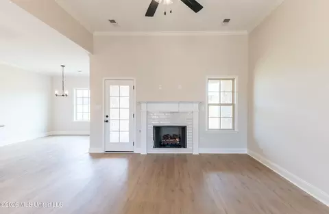 Living - 7627 John Elliott Ln, Hernando, MS 38632 photo 2 of 2