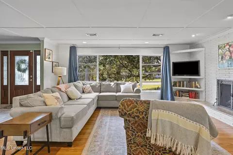 Living - 4215 Athens Dr, Jackson, MS 39211 photo 3 of 4