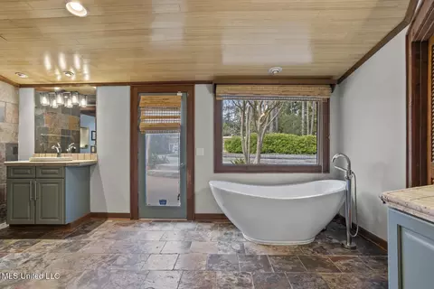 Bath - 4215 Athens Dr, Jackson, MS 39211 photo 1 of 9