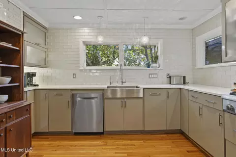 Kitchen - 4215 Athens Dr, Jackson, MS 39211 photo 4 of 9