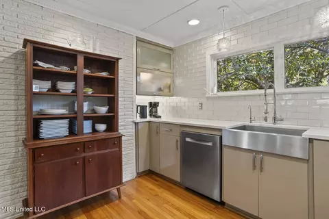 Kitchen - 4215 Athens Dr, Jackson, MS 39211 photo 5 of 9