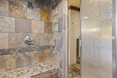Bath - 4215 Athens Dr, Jackson, MS 39211 photo 5 of 9