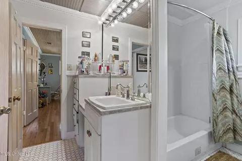 Bath - 4215 Athens Dr, Jackson, MS 39211 photo 7 of 9