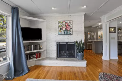 Living - 4215 Athens Dr, Jackson, MS 39211 photo 4 of 4