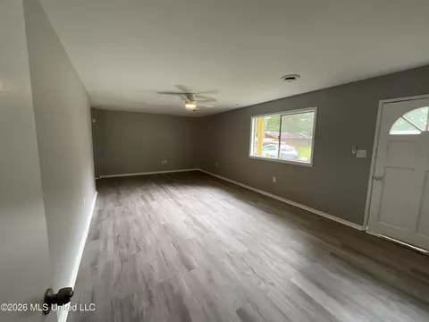 Living - 144 Glenside Dr, Jackson, MS 39211 photo 1 of 2