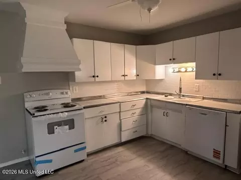 Kitchen - 144 Glenside Dr, Jackson, MS 39211 photo 1 of 1
