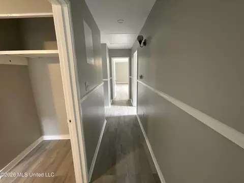 Entry Way - 144 Glenside Dr, Jackson, MS 39211 photo 1 of 1