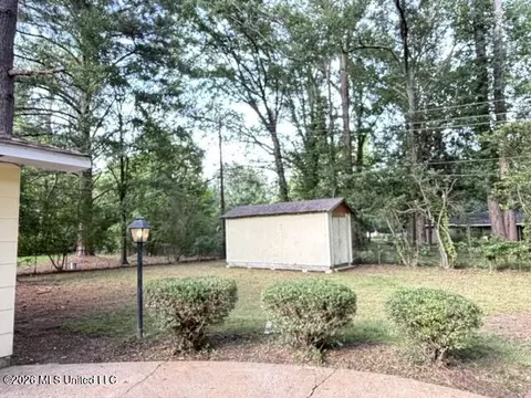 Exterior - 144 Glenside Dr, Jackson, MS 39211 photo 4 of 6