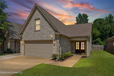 6450 Arbor Lake Dr, Horn Lake, MS 38637