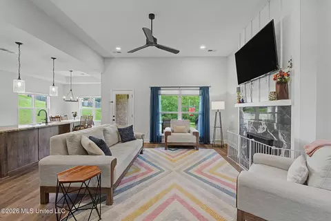 Living - 4770 Bakers Trl, Nesbit, MS 38651 photo 1 of 1