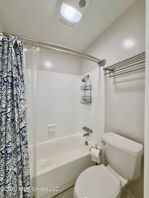 Bath - 1206 Dartmoor Dr, Clinton, MS 39056 photo 8 of 8