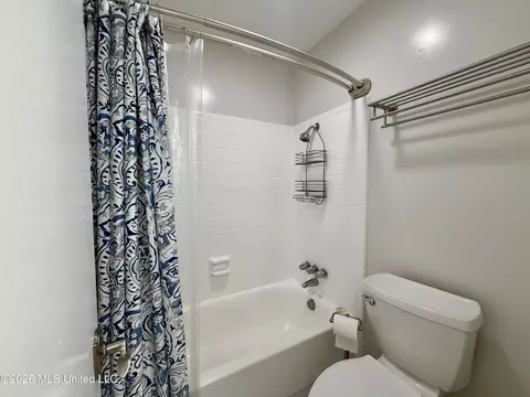 Bath - 1206 Dartmoor Dr, Clinton, MS 39056 photo 4 of 8