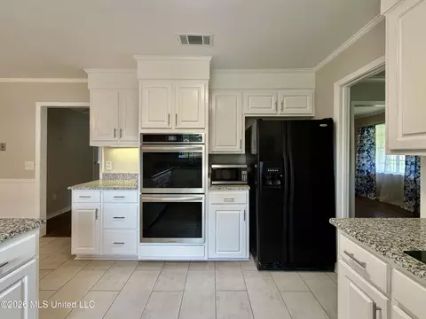 Kitchen - 1206 Dartmoor Dr, Clinton, MS 39056 photo 4 of 5