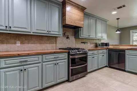 Kitchen - 17242 E Spring Lake Dr, Vancleave, MS 39565 photo 2 of 5