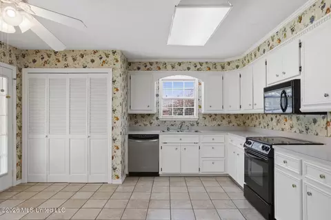 Kitchen - 723 Trip Dr, Brandon, MS 39042 photo 2 of 3