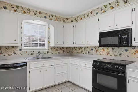 Kitchen - 723 Trip Dr, Brandon, MS 39042 photo 3 of 3