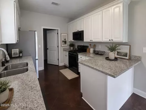 Kitchen - 305 Flagstone Dr, Brandon, MS 39042 photo 3 of 4
