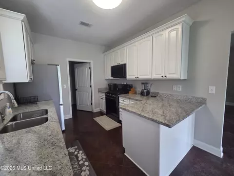 Kitchen - 305 Flagstone Dr, Brandon, MS 39042 photo 4 of 4