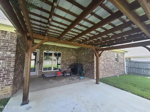 Exterior - 305 Flagstone Dr, Brandon, MS 39042 photo 6 of 8