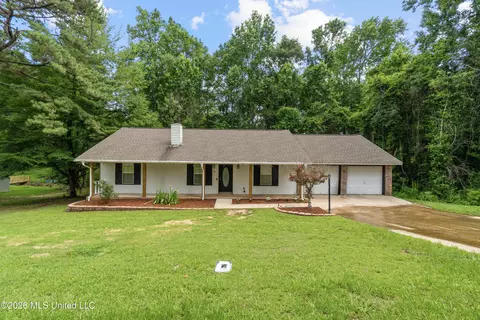 94 Deer Run Rd, Hattiesburg, MS 39402