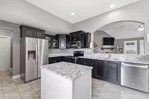 Kitchen - 5353 Keating Dr, Olive Branch, MS 38654 photo 4 of 4