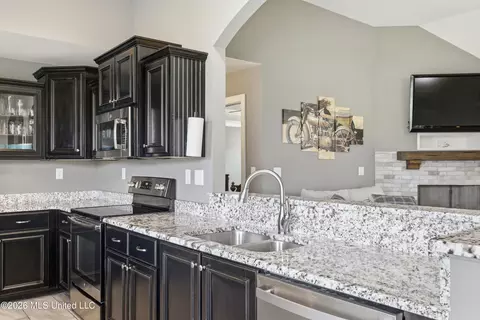 Kitchen - 5353 Keating Dr, Olive Branch, MS 38654 photo 2 of 4