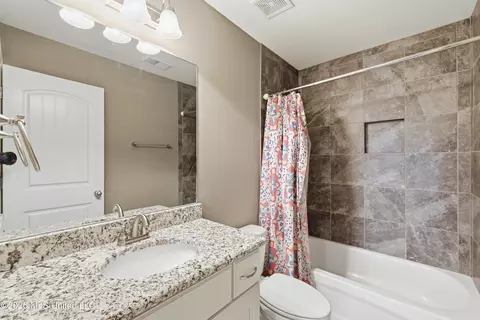 Bath - 5353 Keating Dr, Olive Branch, MS 38654 photo 2 of 3