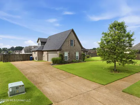 Exterior - 5353 Keating Dr, Olive Branch, MS 38654 photo 4 of 8