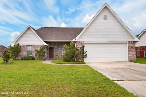 2212 Paula Cir, Ocean Springs, MS 39564