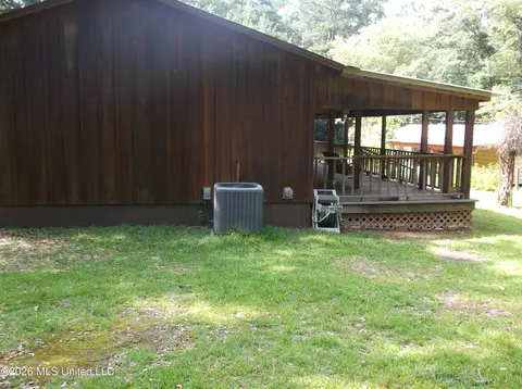 Exterior - 1090 Moak Rd, Summit, MS 39666 photo 4 of 13