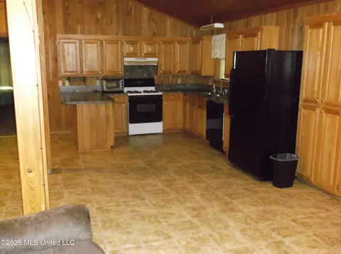 Kitchen - 1090 Moak Rd, Summit, MS 39666 photo 1 of 3