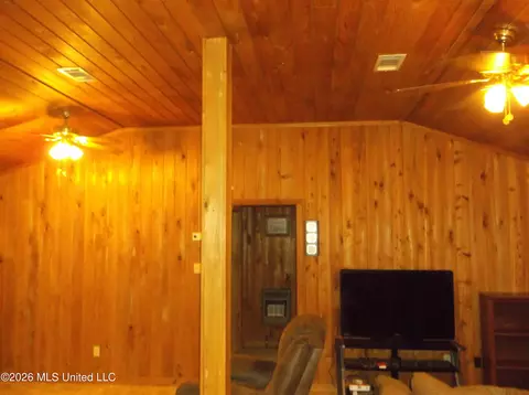 Living - 1090 Moak Rd, Summit, MS 39666 photo 2 of 2