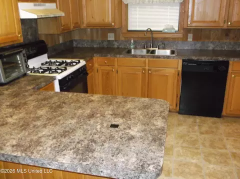 Kitchen - 1090 Moak Rd, Summit, MS 39666 photo 2 of 3