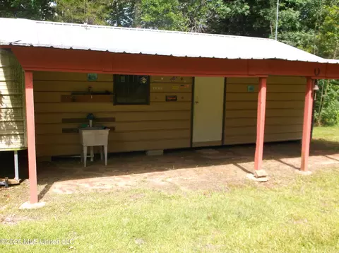 Exterior - 1090 Moak Rd, Summit, MS 39666 photo 8 of 13