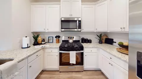 Kitchen - 609 Teal Cv, Brandon, MS 39047 photo 1 of 2