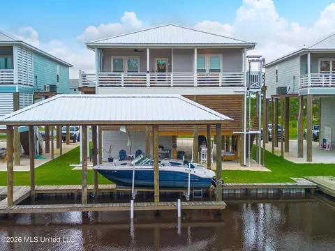 4167 Nineteenth St, Bay Saint Louis, MS 39520