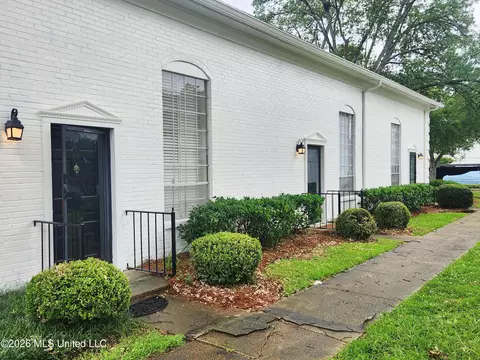 5025 Wayneland Dr #G5, Jackson, MS 39211