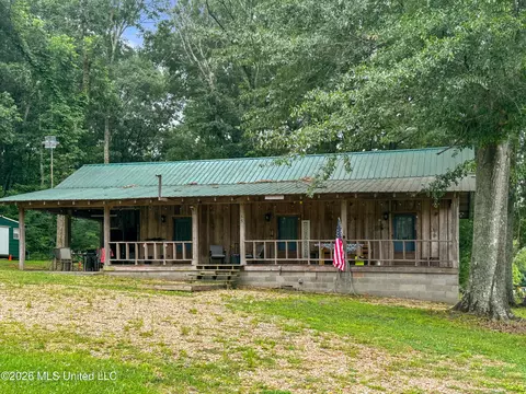 55 E 8th Ave, Bay Springs, MS 39422