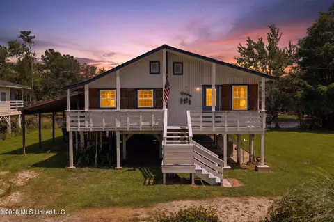 5030 Hawk St, Bay Saint Louis, MS 39520
