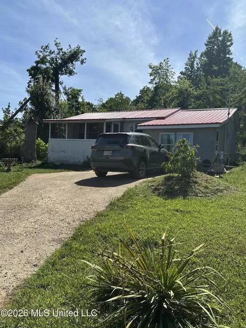 622 Lakeside Dr, Walnut, MS 38683