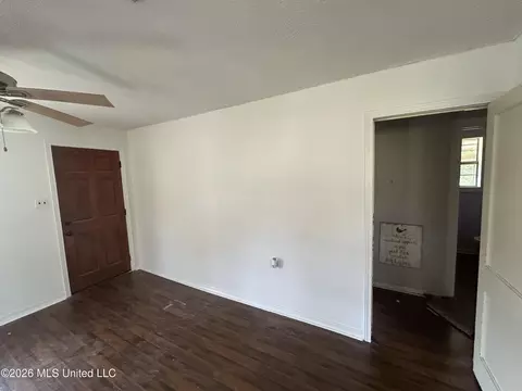 Living - 403 Front St, Vaiden, MS 39176 photo 3 of 5