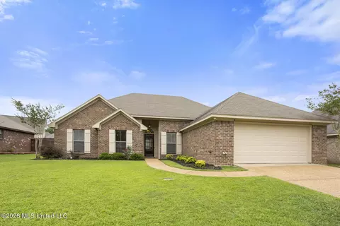 921 Clubhouse Dr, Pearl, MS 39208