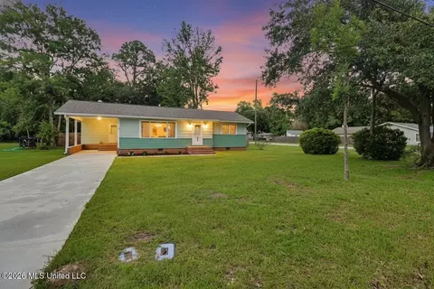 300 42nd St, Gulfport, MS 39507
