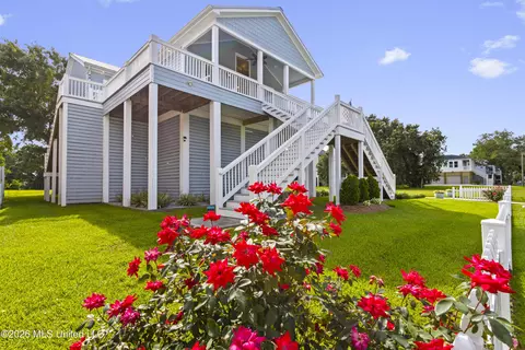 126 Beach View Dr, Pass Christian, MS 39571